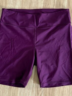 EUC VICTORIA SPORT High-Waist Plum Athletic Women’s Shorts - Size Large